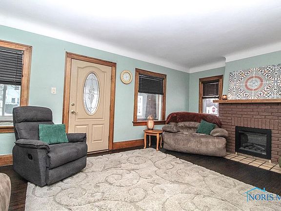 3rd image of 1656 Groll Dr
