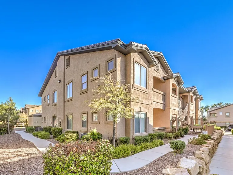 8985 S Durango Dr #2095 — Photo 2