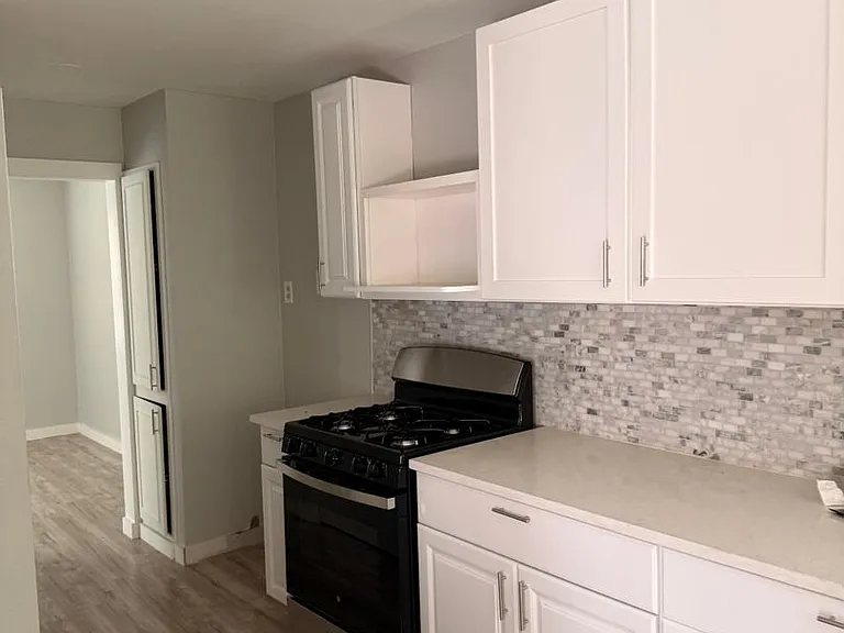 1120 Misty Glen Ln — Photo 3