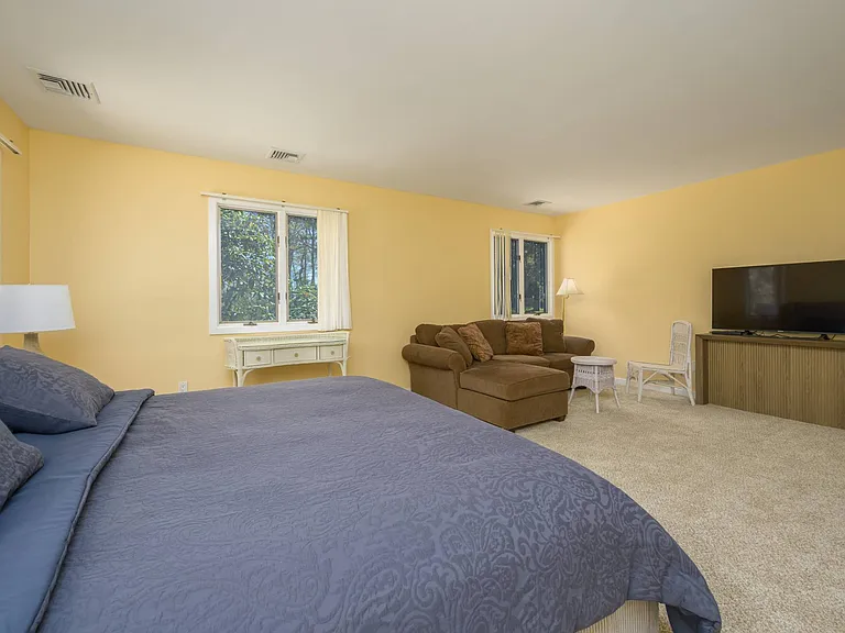 47 Spring Pond Ln — Photo 15