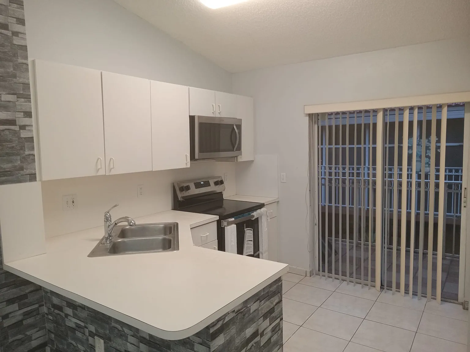 2 bed, 1110 sqft, $2,245 — Photo 3