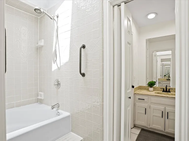2309 Lawndale Dr — Photo 16