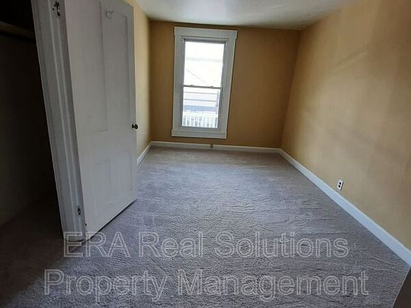 4th image of 110-112 E Walnut St #1/2