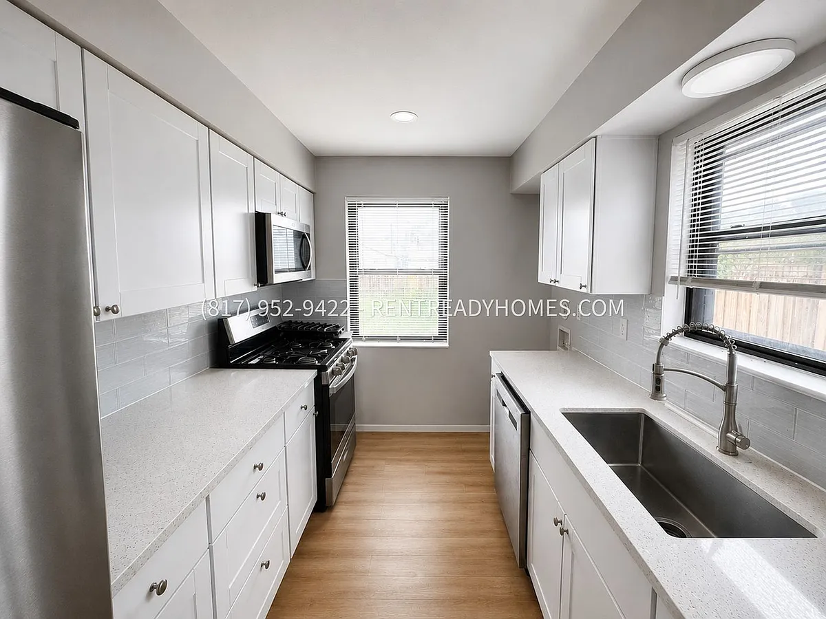 Building Photo - 3022 Larry Dr