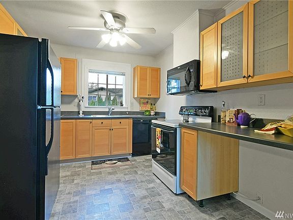 4th image of 22505 48th Ave W