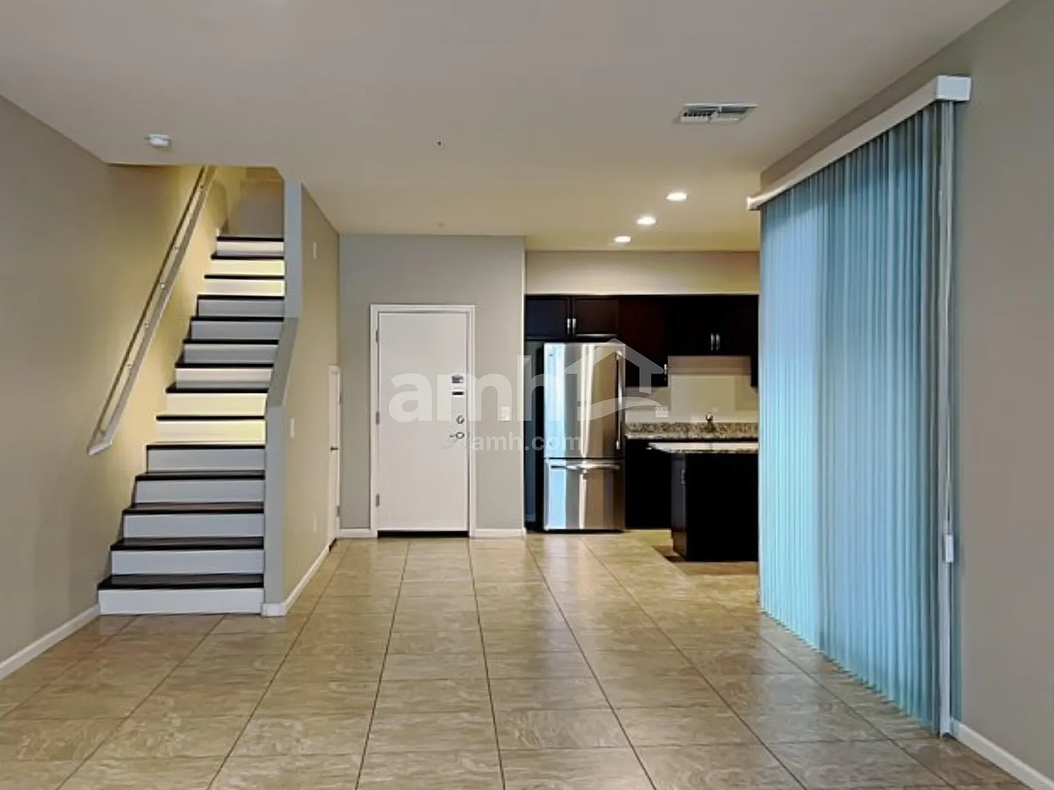 3 bed, 2.5 bath, 2077 sqft, $1,905 — Photo 4