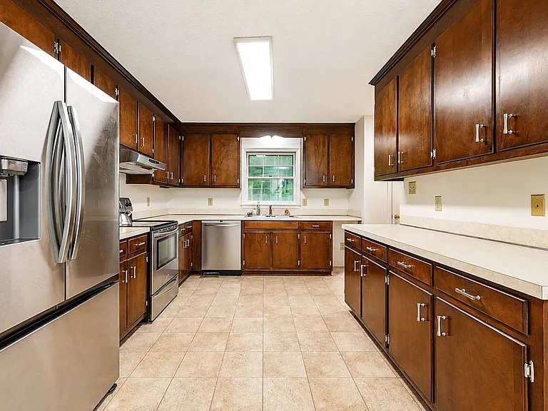 100 Penn Dr — Photo 5