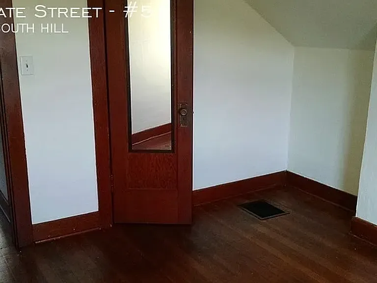 617 N State St — Photo 11