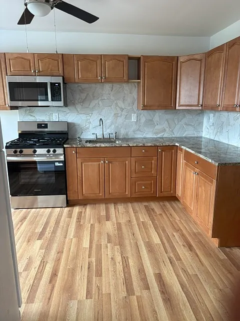1593 Andrew St N #2