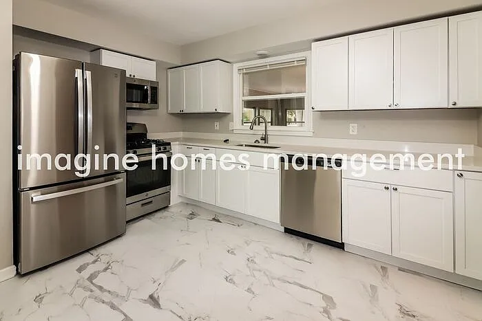 4 bed, 2.5 bath, 1806 sqft, $2,685 — Photo 4