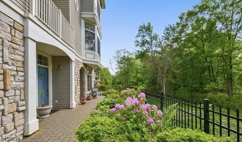 117 Crown Ct