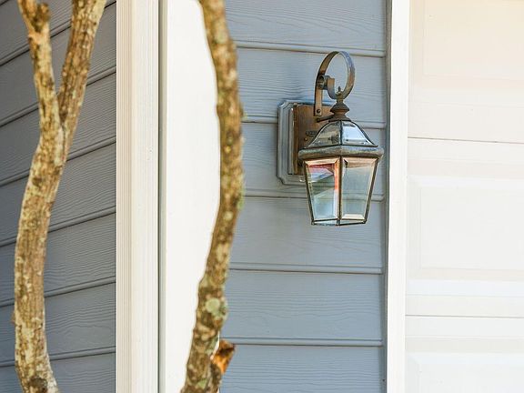 4th image of 1425 Bloomingdale Ln