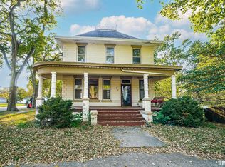 601 Edward St, Henry, IL 61537