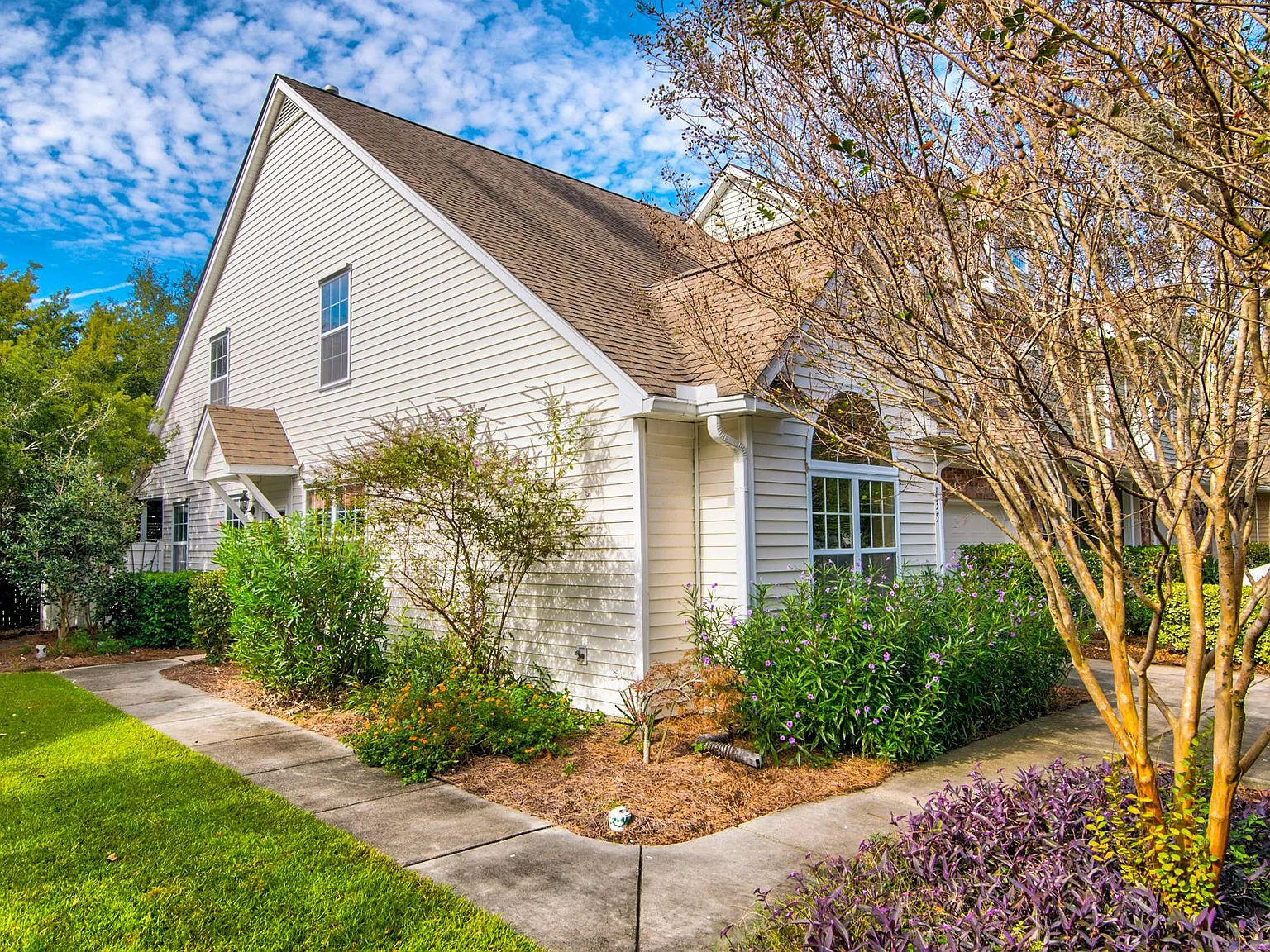 3 bed, 2.5 bath, 1962 sqft, $2,650 — Photo 3