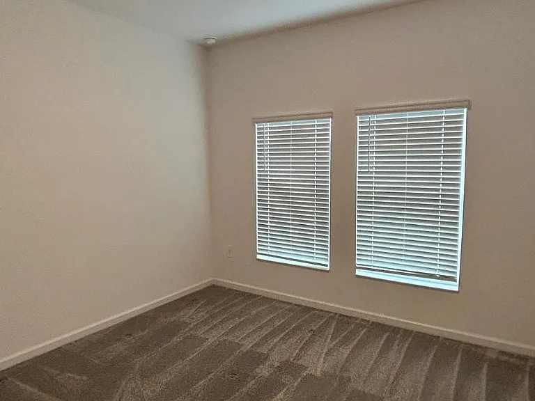 913 Laurel View Way — Photo 7