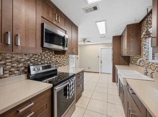 2327 Colonial Ridge Dr, Friendswood, TX 77546