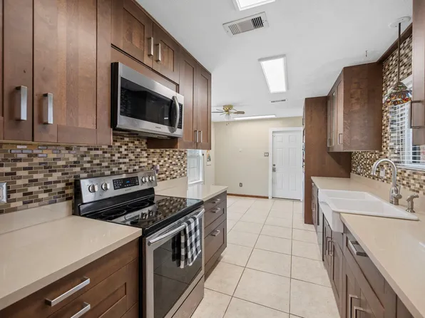 2327 Colonial Ridge Dr, Friendswood, TX 77546