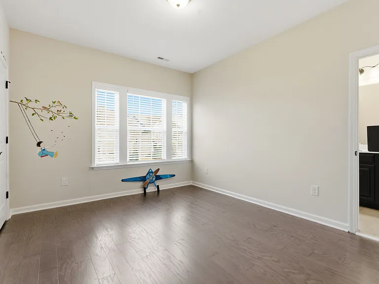 721 Vine Pond Ct — Photo 38