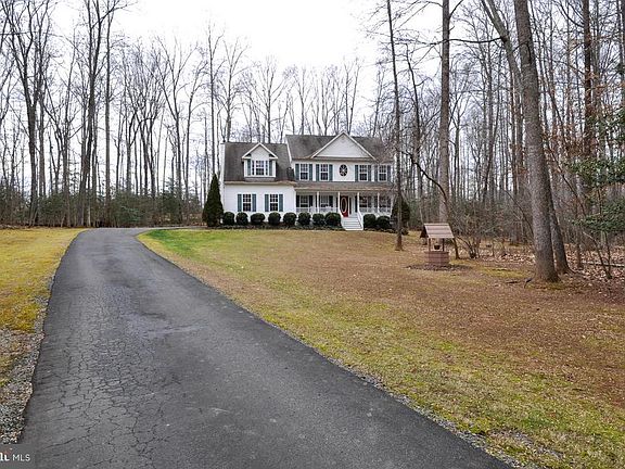 Quiet setting on cul-de-sac surrounding by trees!