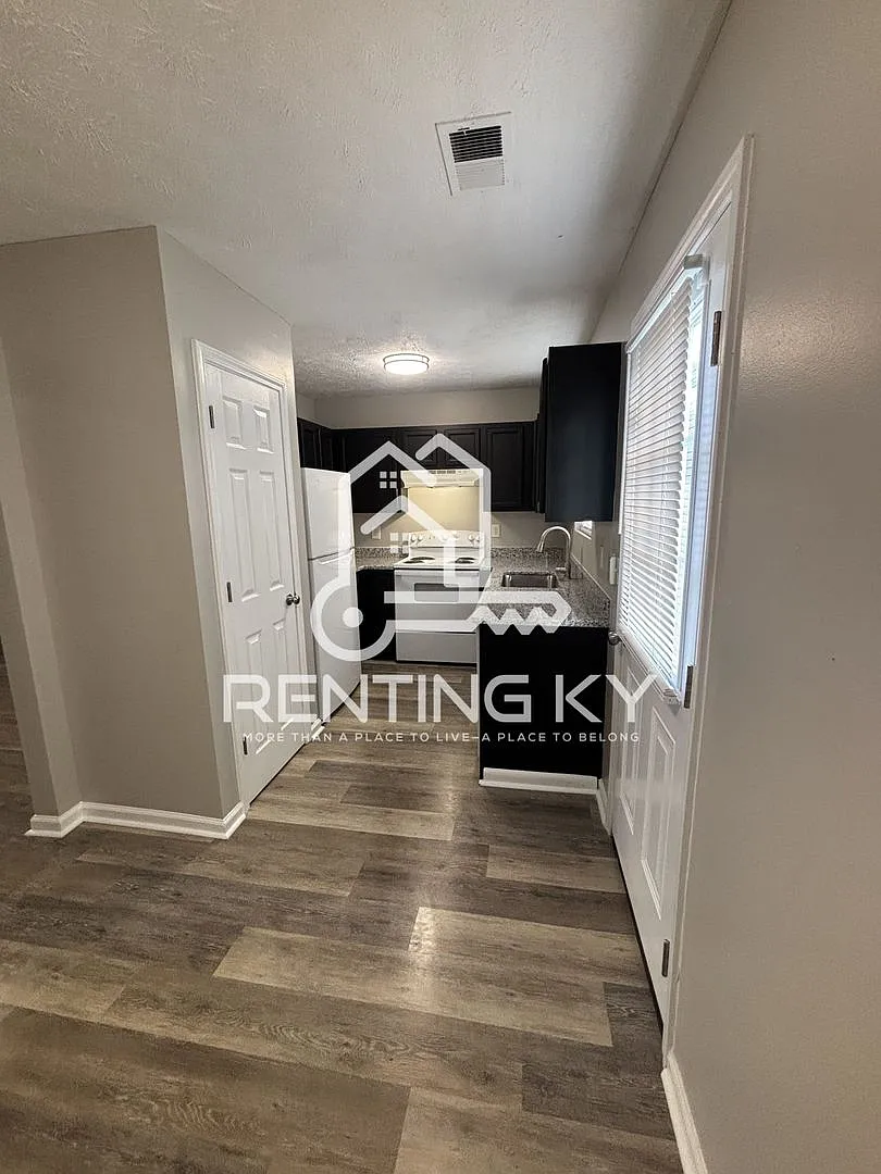 Spacious 3-Bed, 2.5-Bath Townhome! — Photo 2