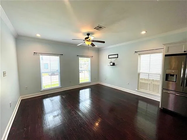3 bed, 2.0 bath, 1190 sqft, $2,400 — Photo 4