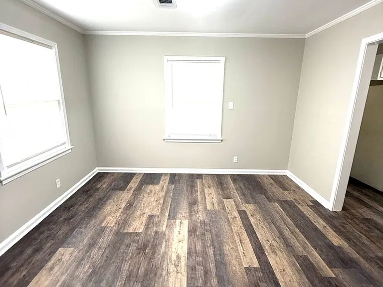 2726 Green Oaks Dr — Photo 2