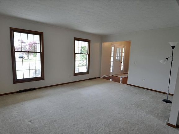 4th image of 9360 Sharon Lane Dr