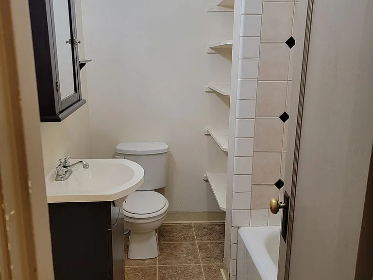 209 N Madison St — Photo 6