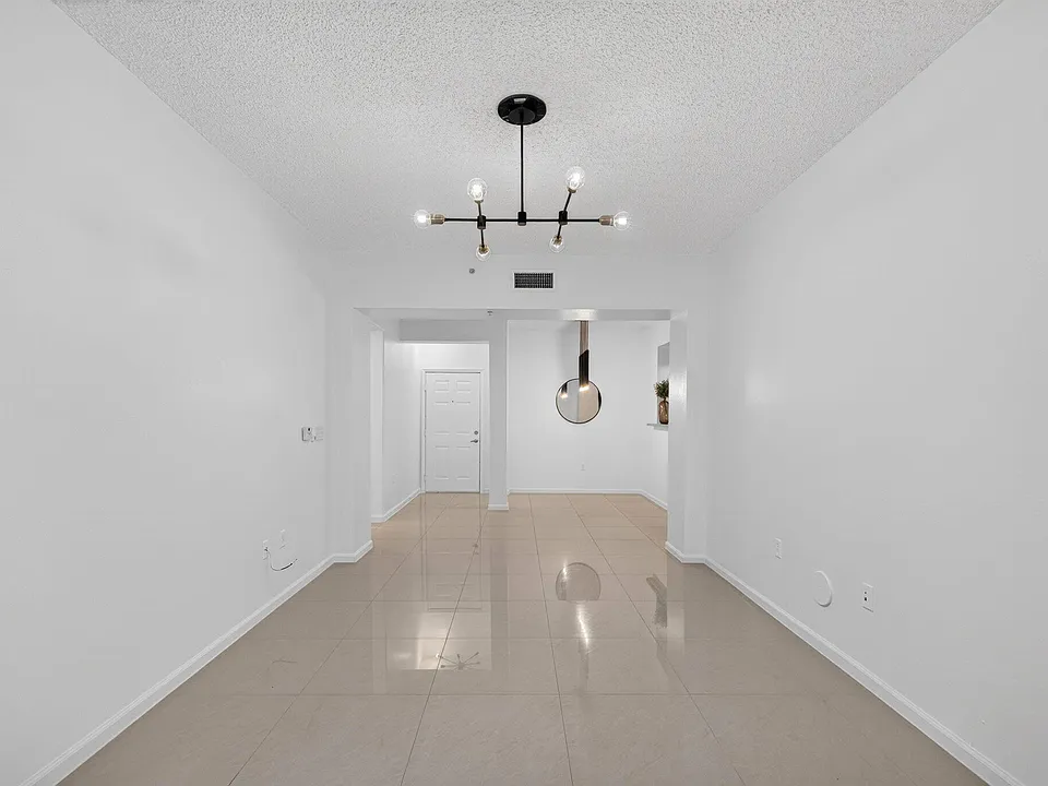 533 NE 3rd Ave #125