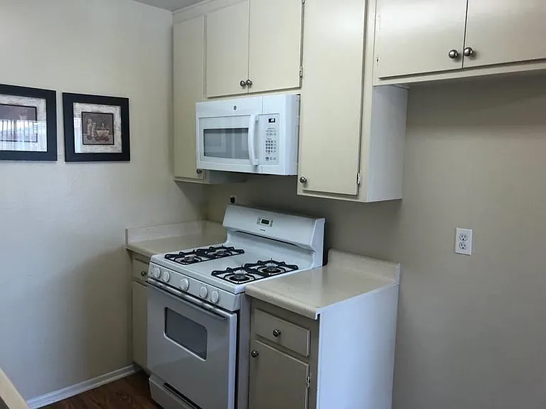 Rosemead Place — Photo 21