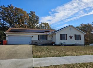 2139 Douglas St, Charleston, IL 61920