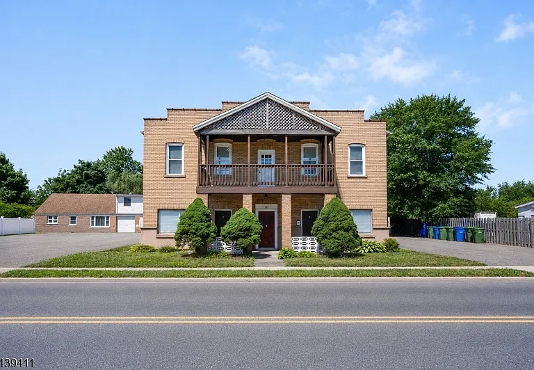107 Macarthur Ave #4B — Photo 1