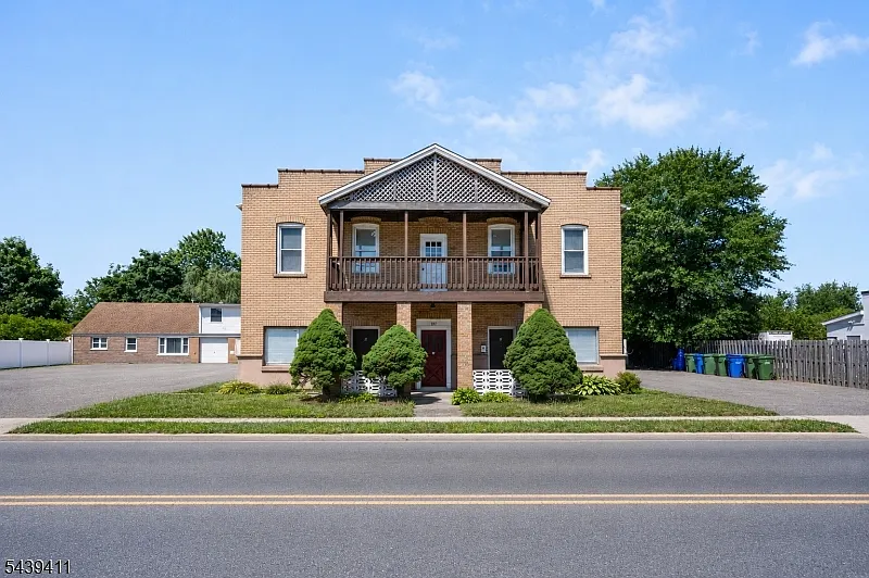 107 Macarthur Ave #4B