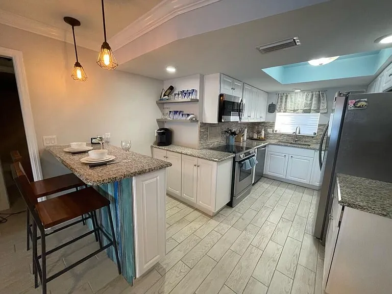 410 Wilma Cir #103 — Photo 8