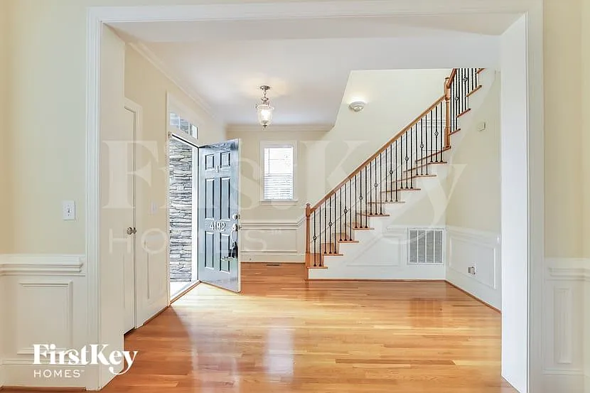 4 bed, 3.5 bath, 2706 sqft, $2,915 — Photo 3