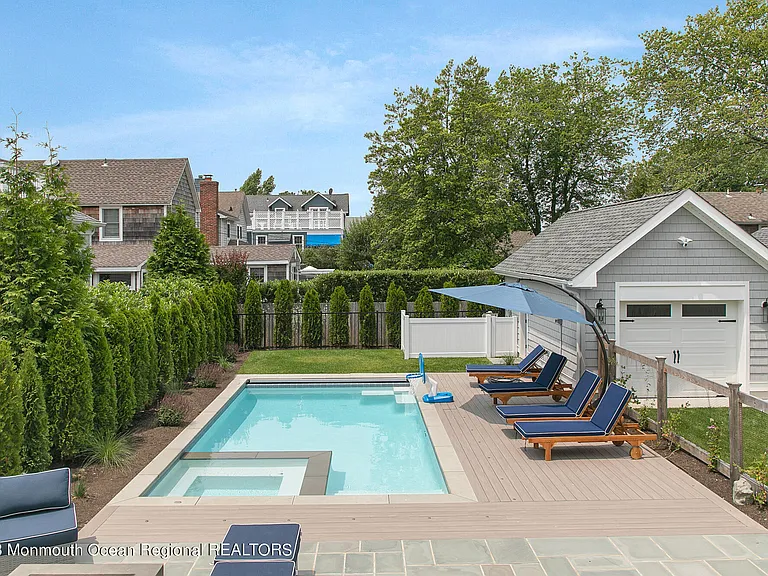 516 Club Dr — Photo 11
