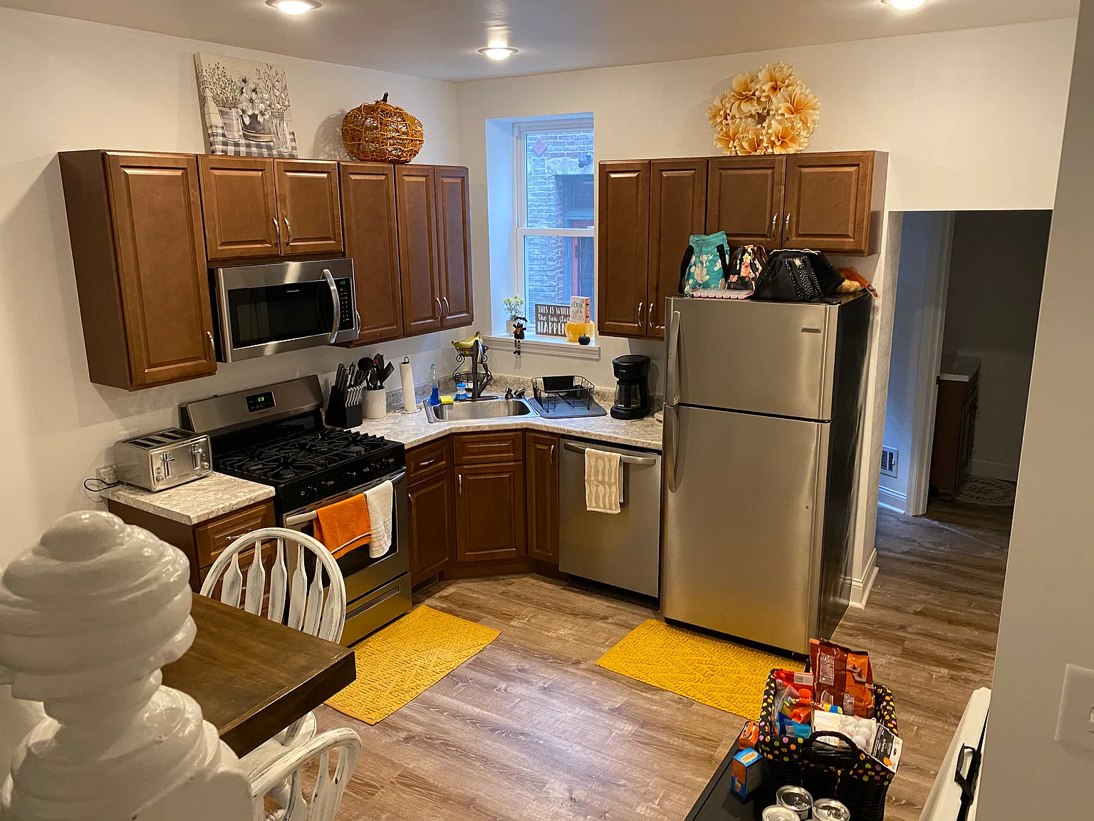 3 bed, 2.5 bath, 1352 sqft, $2,025 — Photo 1