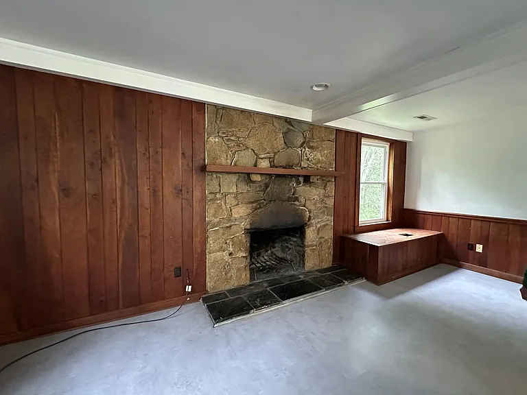 1127 Round Hill Dr — Photo 7