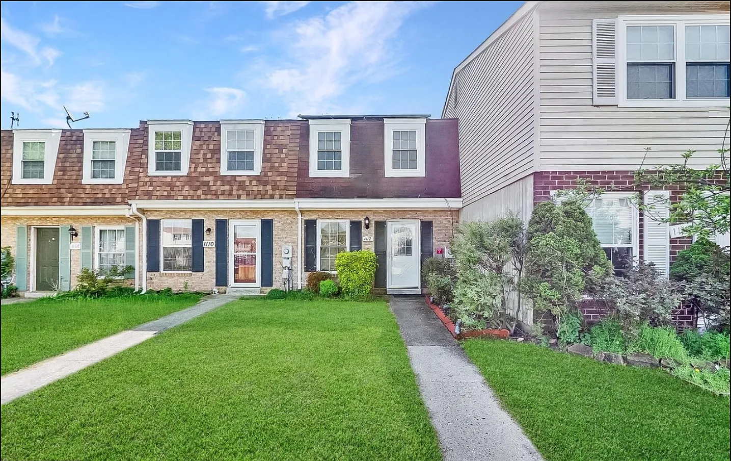 3 bed, 1.5 bath, 1024 sqft, $2,350 — Photo 1