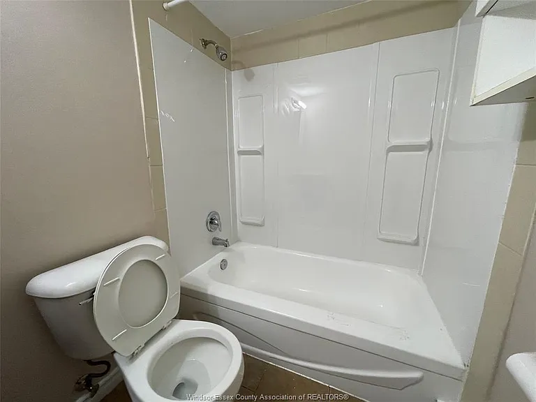 928 Howard Ave #7 — Photo 14