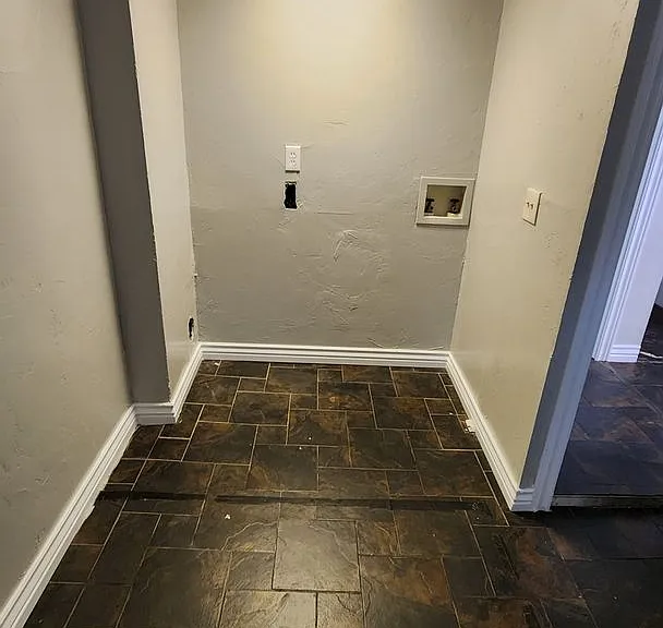 225 E Edwards St — Photo 24