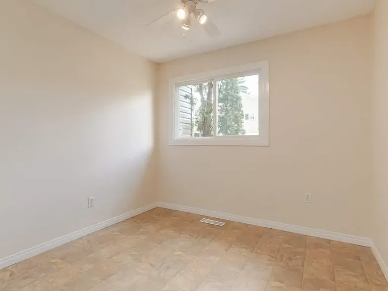 1 Hooke Rd NW — Photo 9