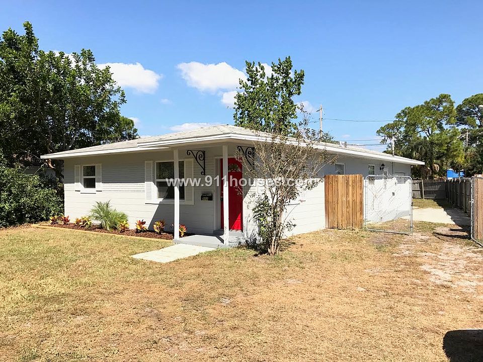 1st image of 211 SW Madison Cir N