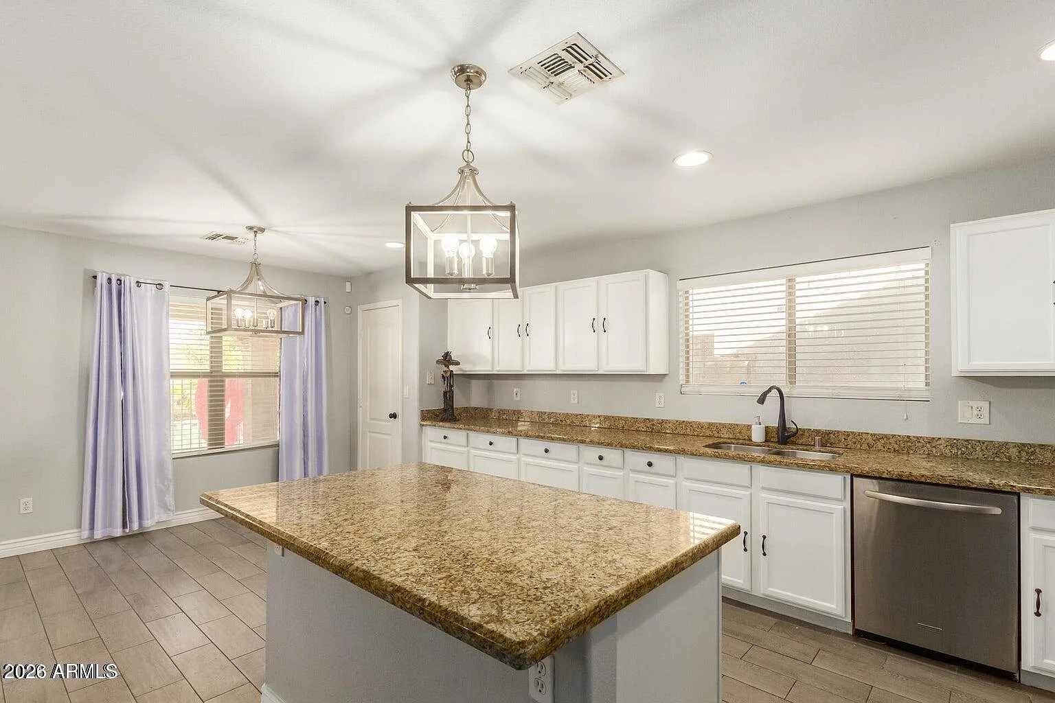 4 bed, 2.5 bath, 2427 sqft, $2,800 — Photo 3
