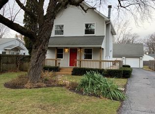 1015 Rockland Rd, Lake Bluff, IL 60044