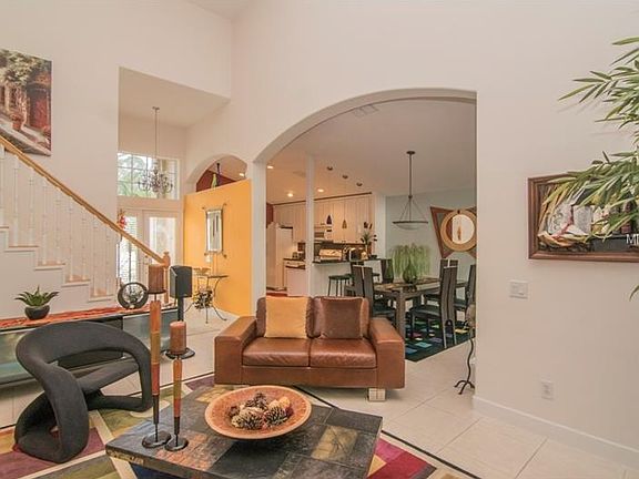 4th image of 384 Ventura Dr