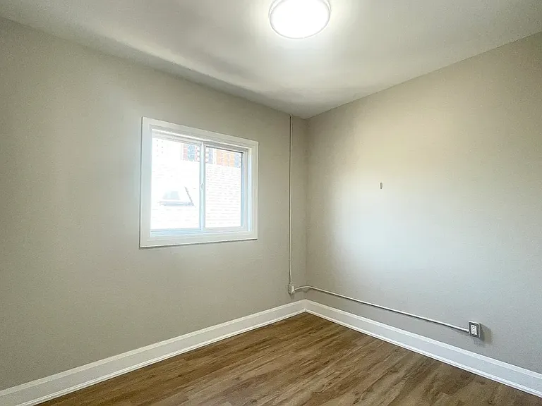 540 King St E #C7 — Photo 8