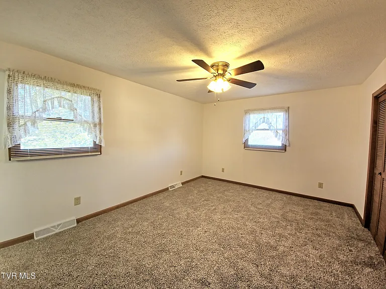 2910 Newbern Dr — Photo 17
