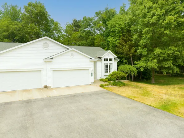 5609 Fairview Ct, Fruitport, MI 49415