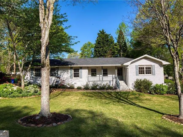 5132 Foxwood Ct, Dunwoody, GA 30360